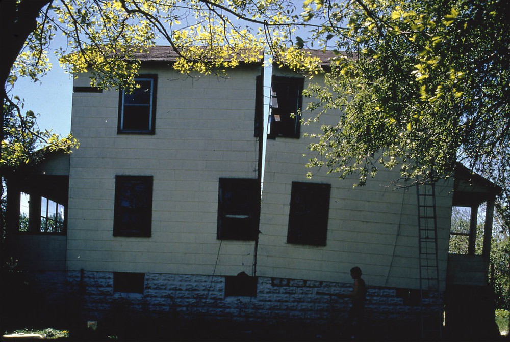 25 Seminal Contemporary Works, "Street View"-ing Artist Homes & More