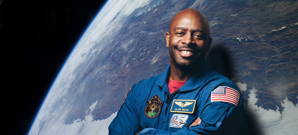 An Astronaut Tells His Story Through Breathtaking Photographs